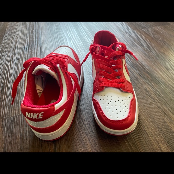 University Red Low Dunks - Picture 2 of 4